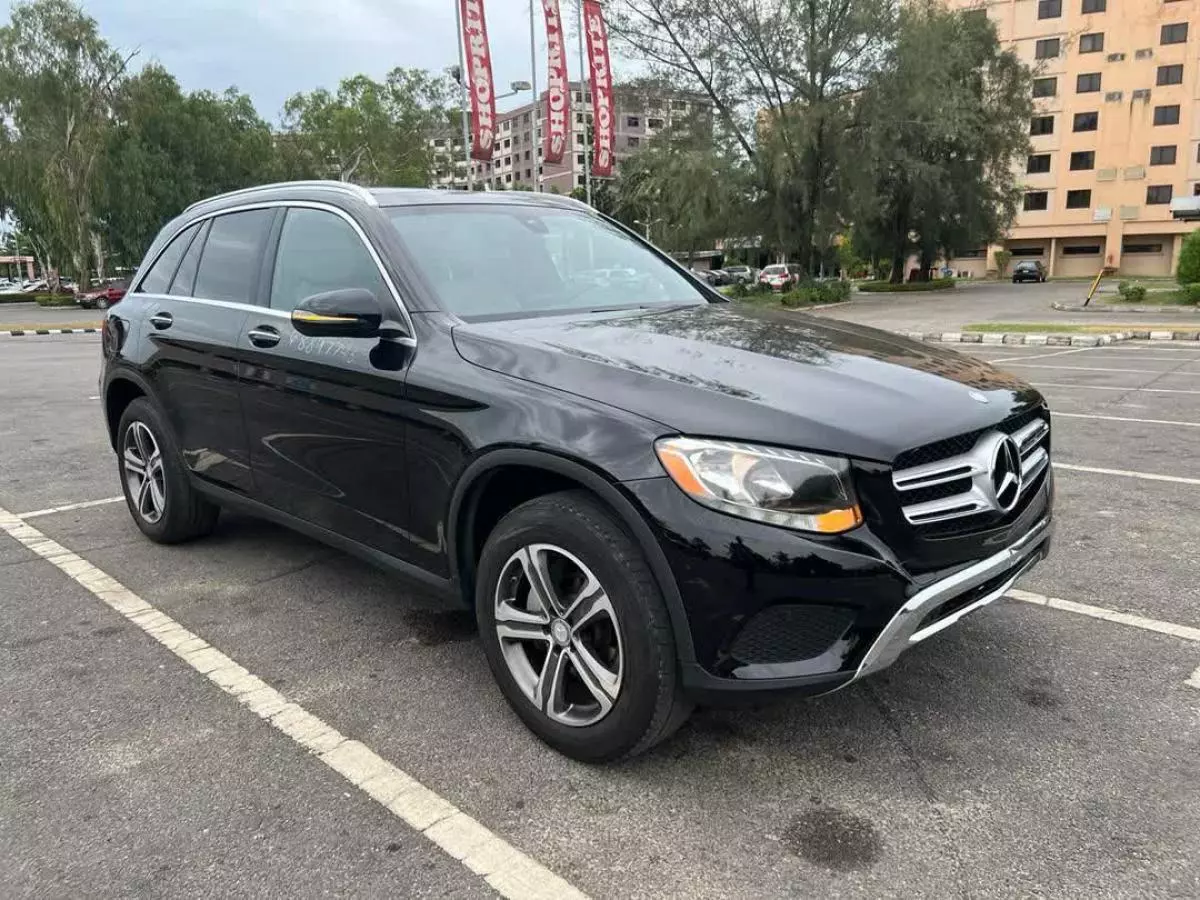 Mercedes-Benz GLC 300   - 2017