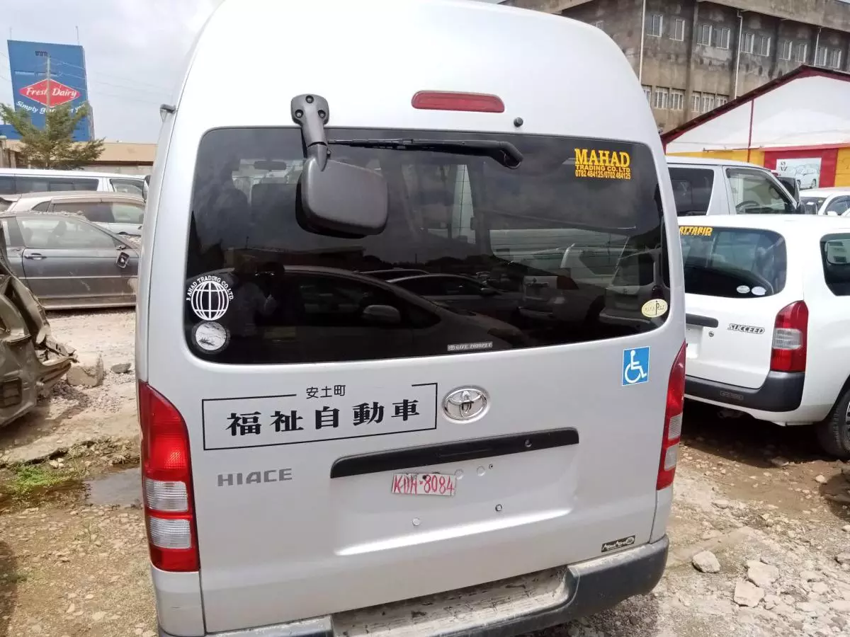 Toyota Hiace   - 2012