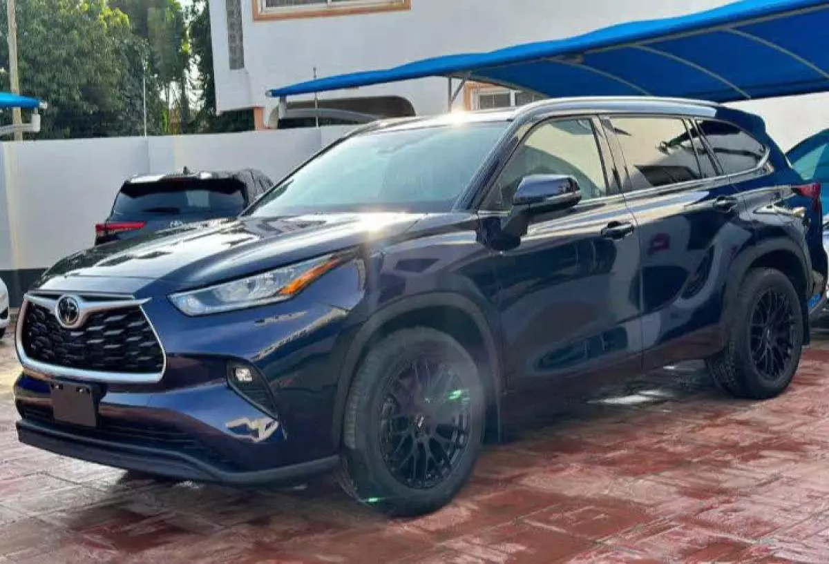 Toyota Highlander   - 2021