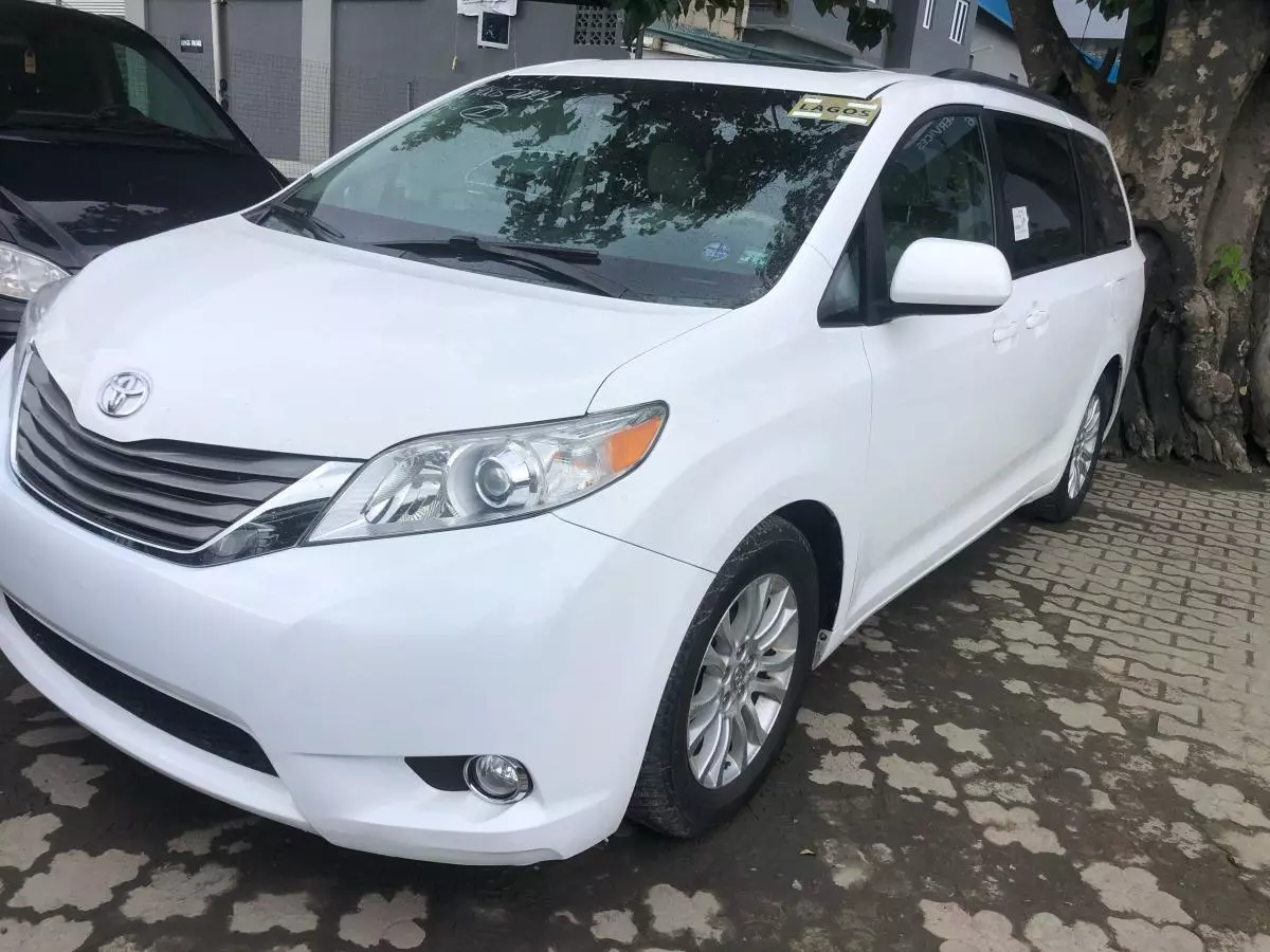 Toyota Sienna   - 2012