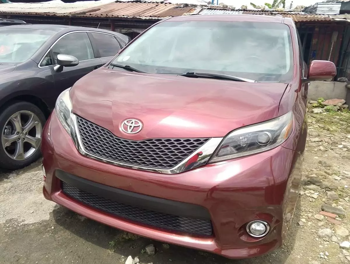 Toyota Sienna   - 2015