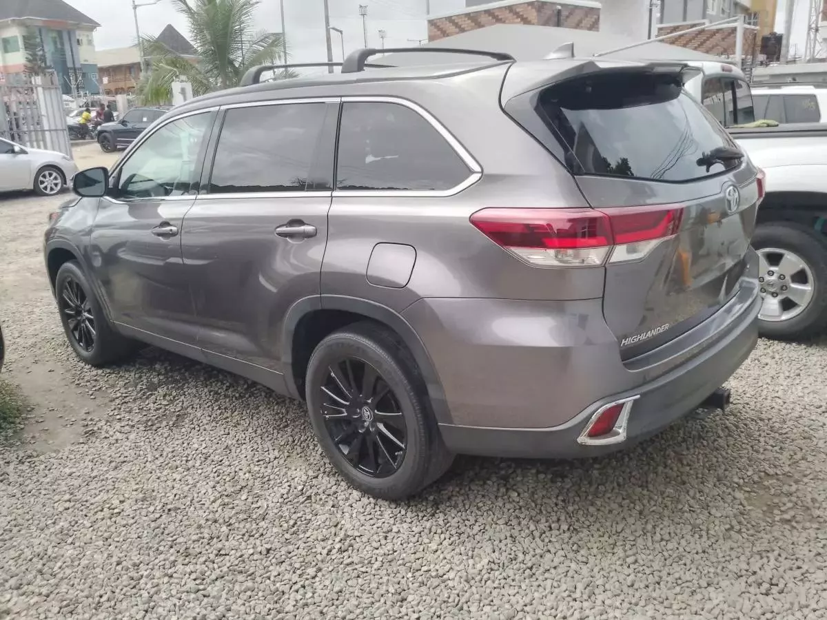 Toyota Highlander   - 2019