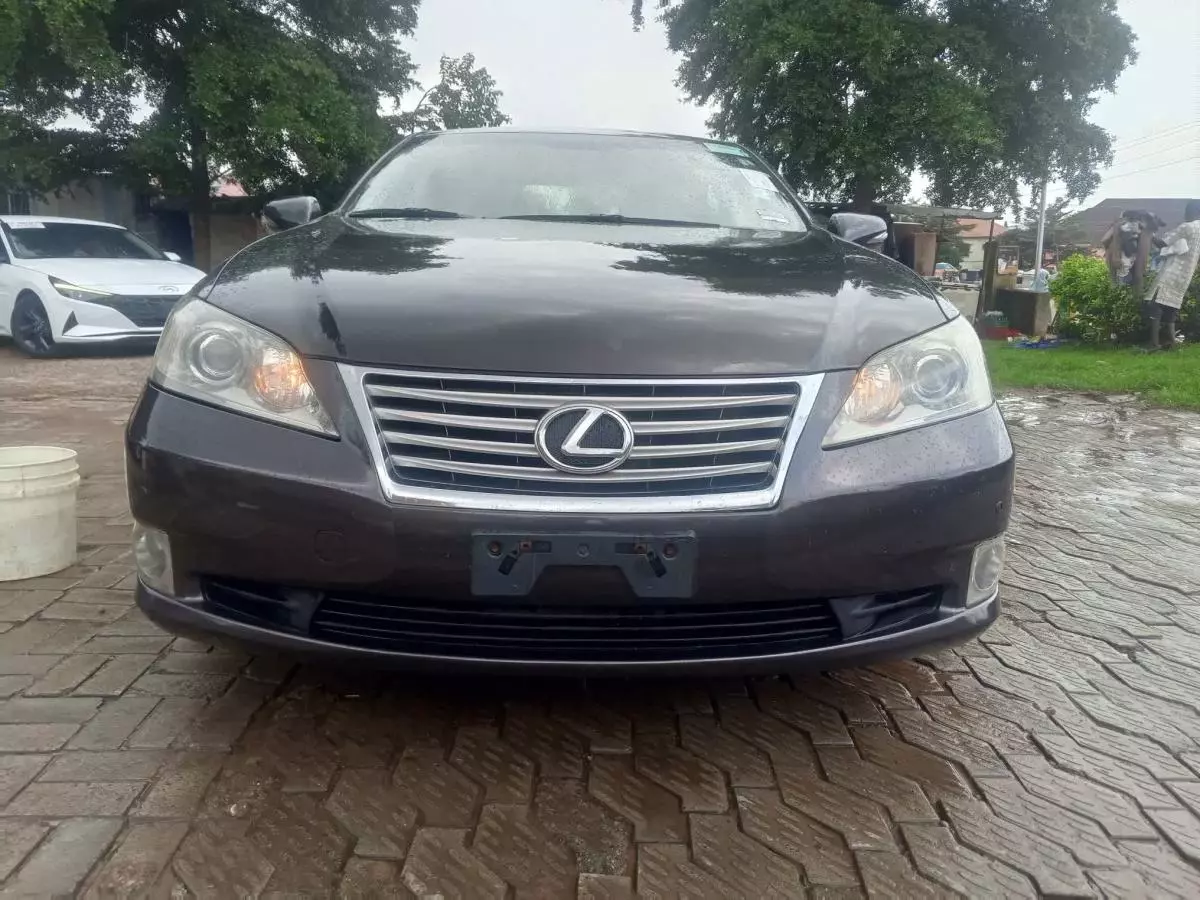 Lexus ES 350   - 2011