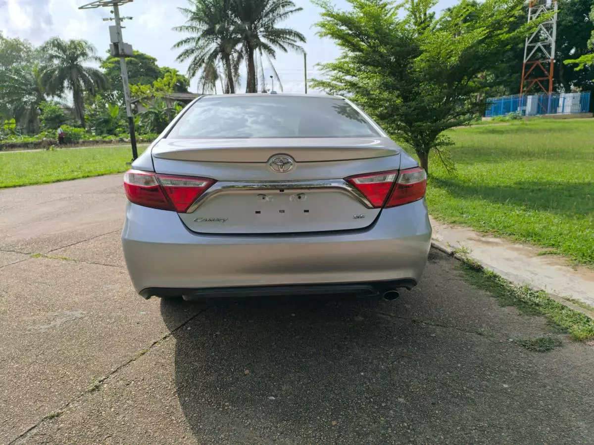 Toyota Camry   - 2016