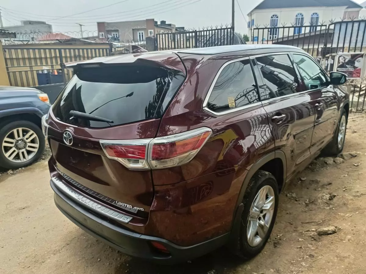 Toyota Highlander   - 2015