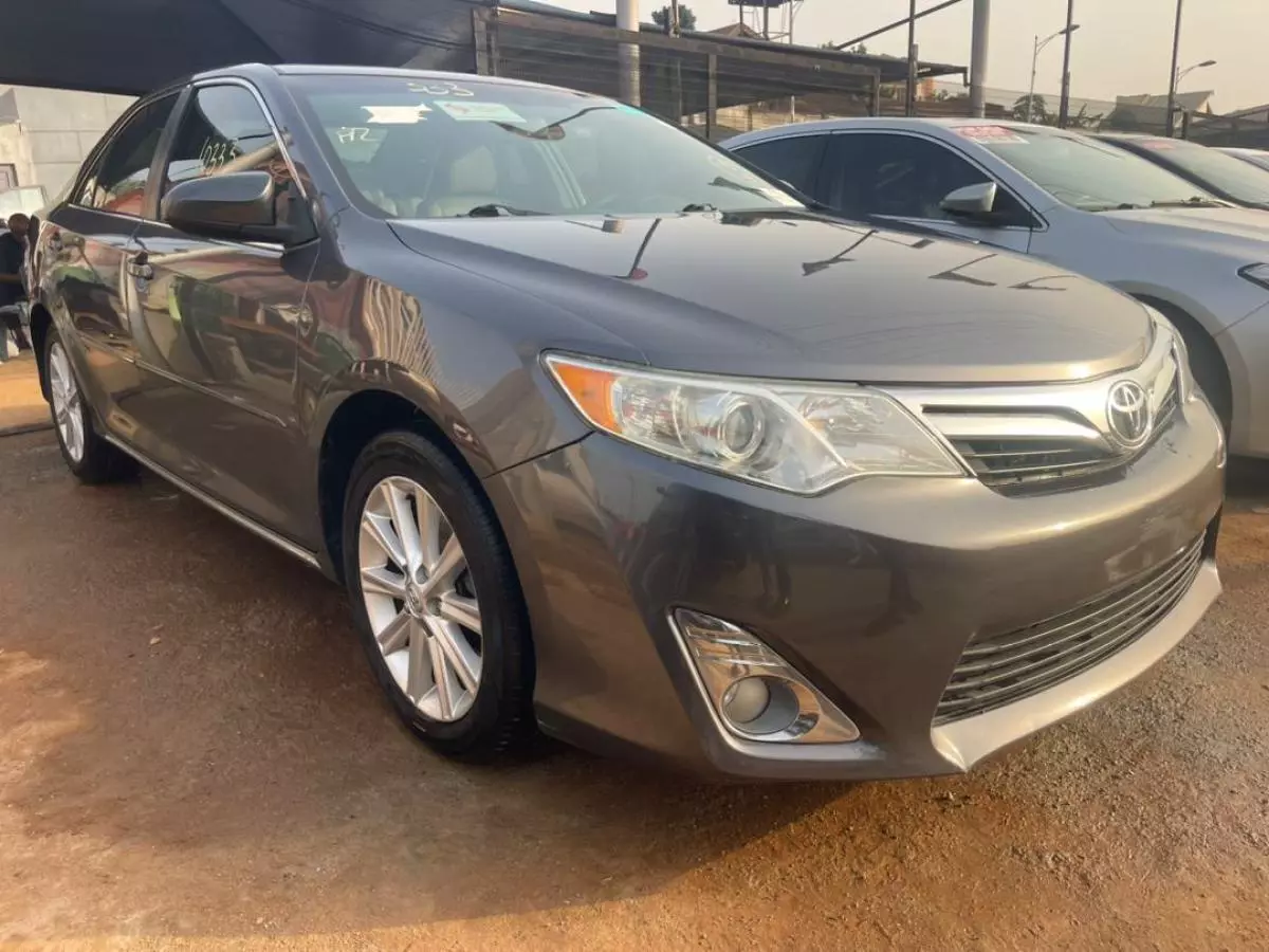 Toyota Camry   - 2013