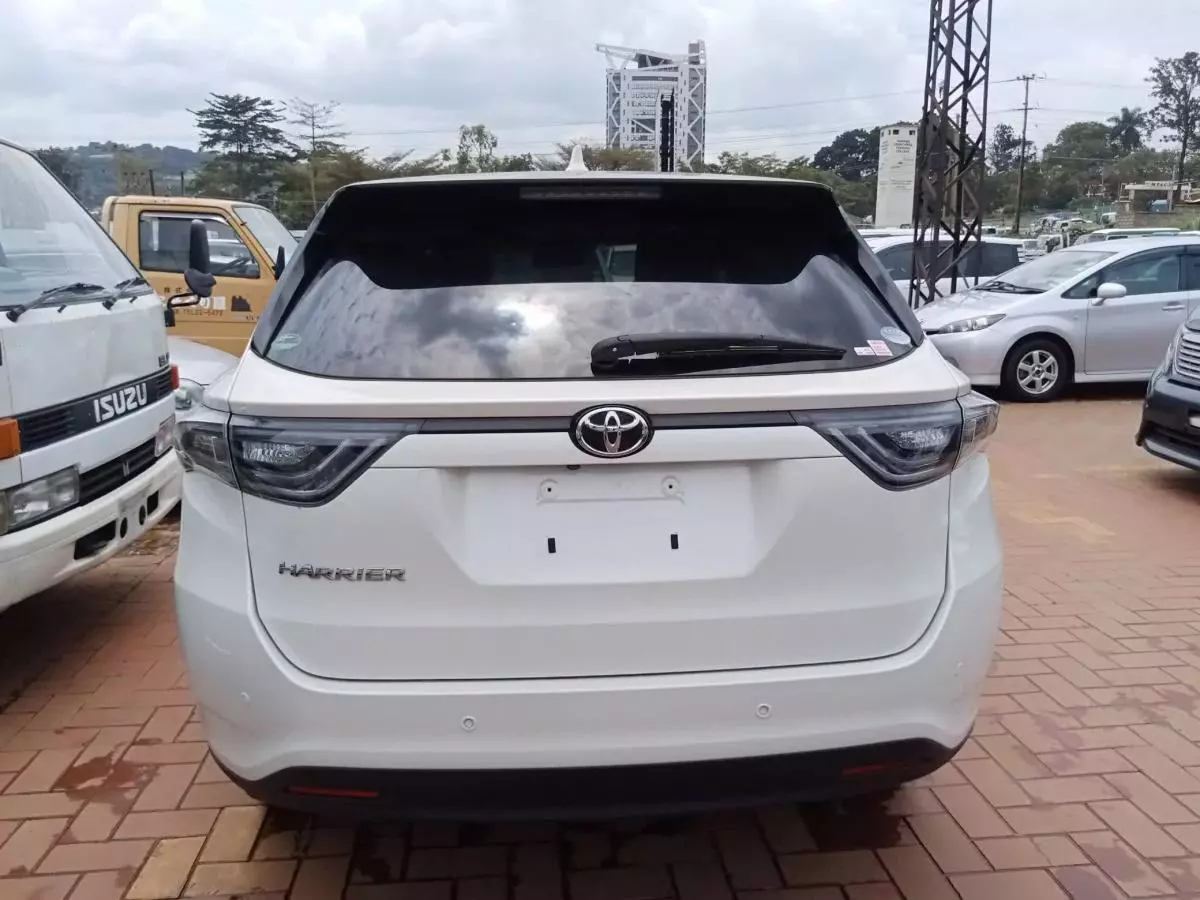 Toyota Harrier   - 2016