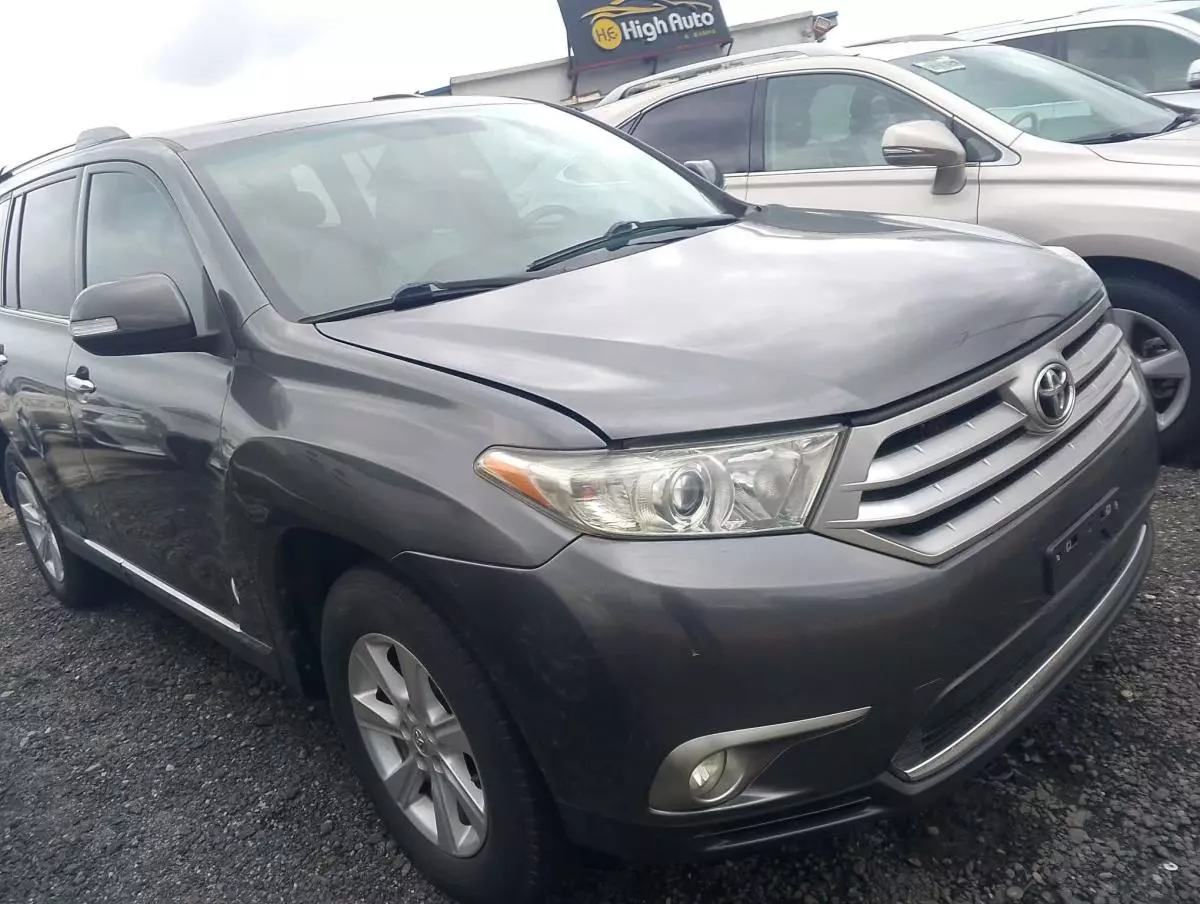 Toyota Highlander   - 2011