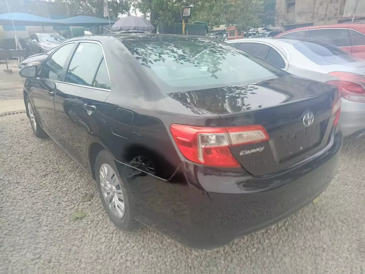 Toyota Camry   - 2012