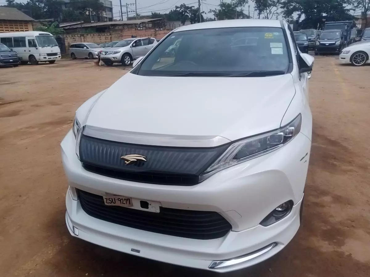 Toyota Harrier   - 2015