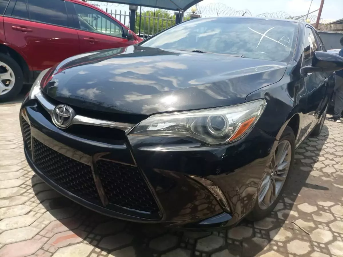 Toyota Camry - 2016