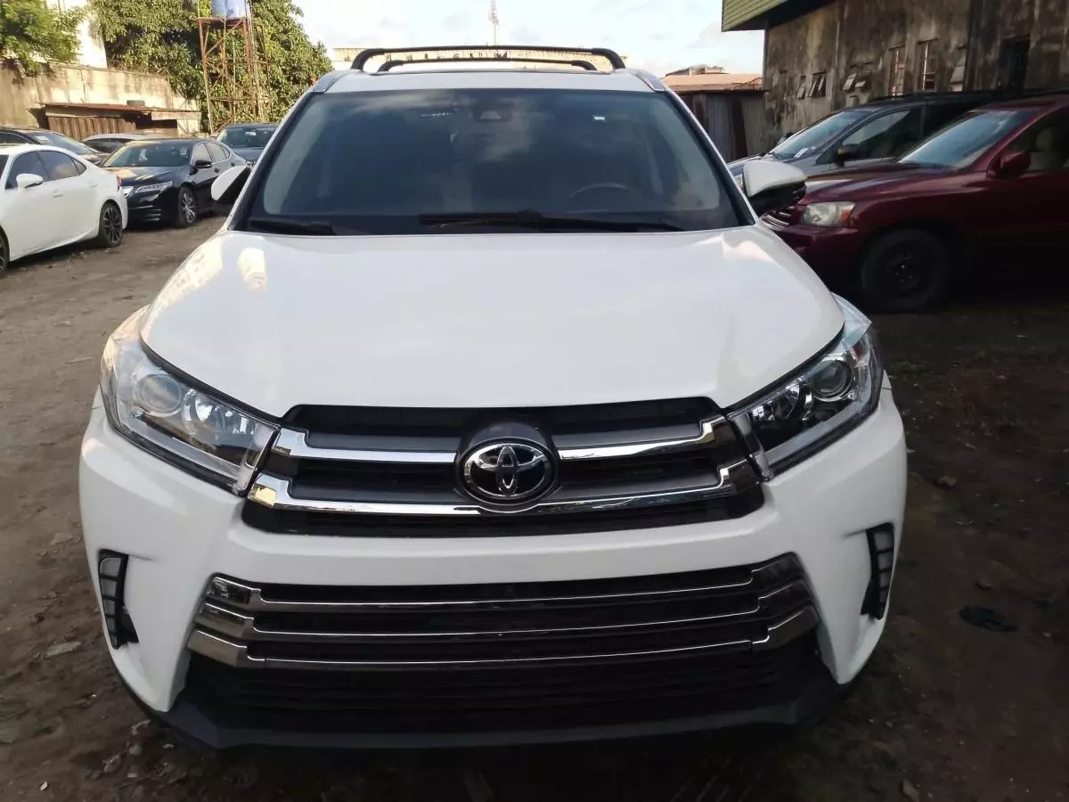 Toyota Highlander   - 2017