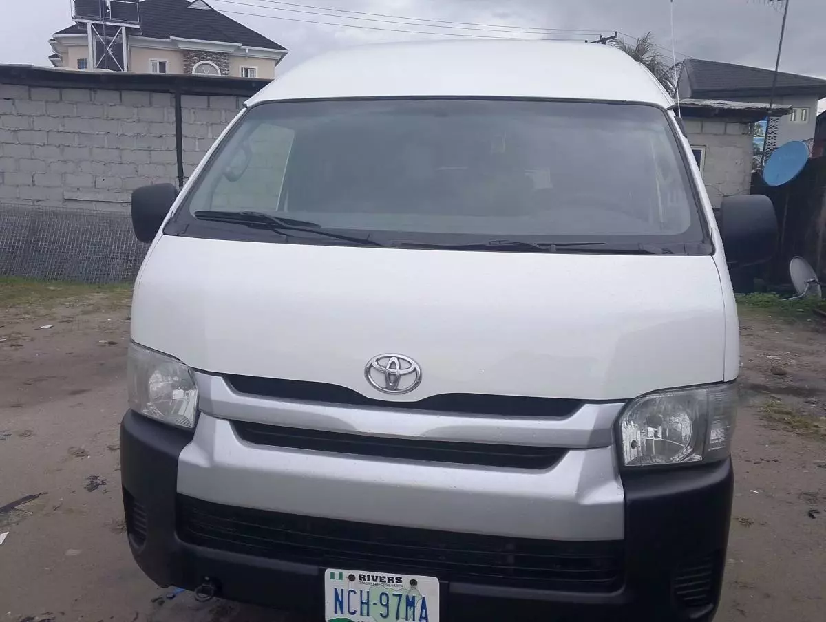 Toyota Hiace   - 2009