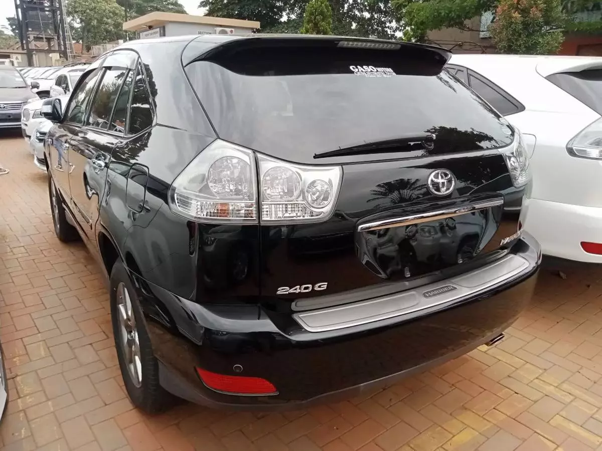 Toyota Harrier   - 2011