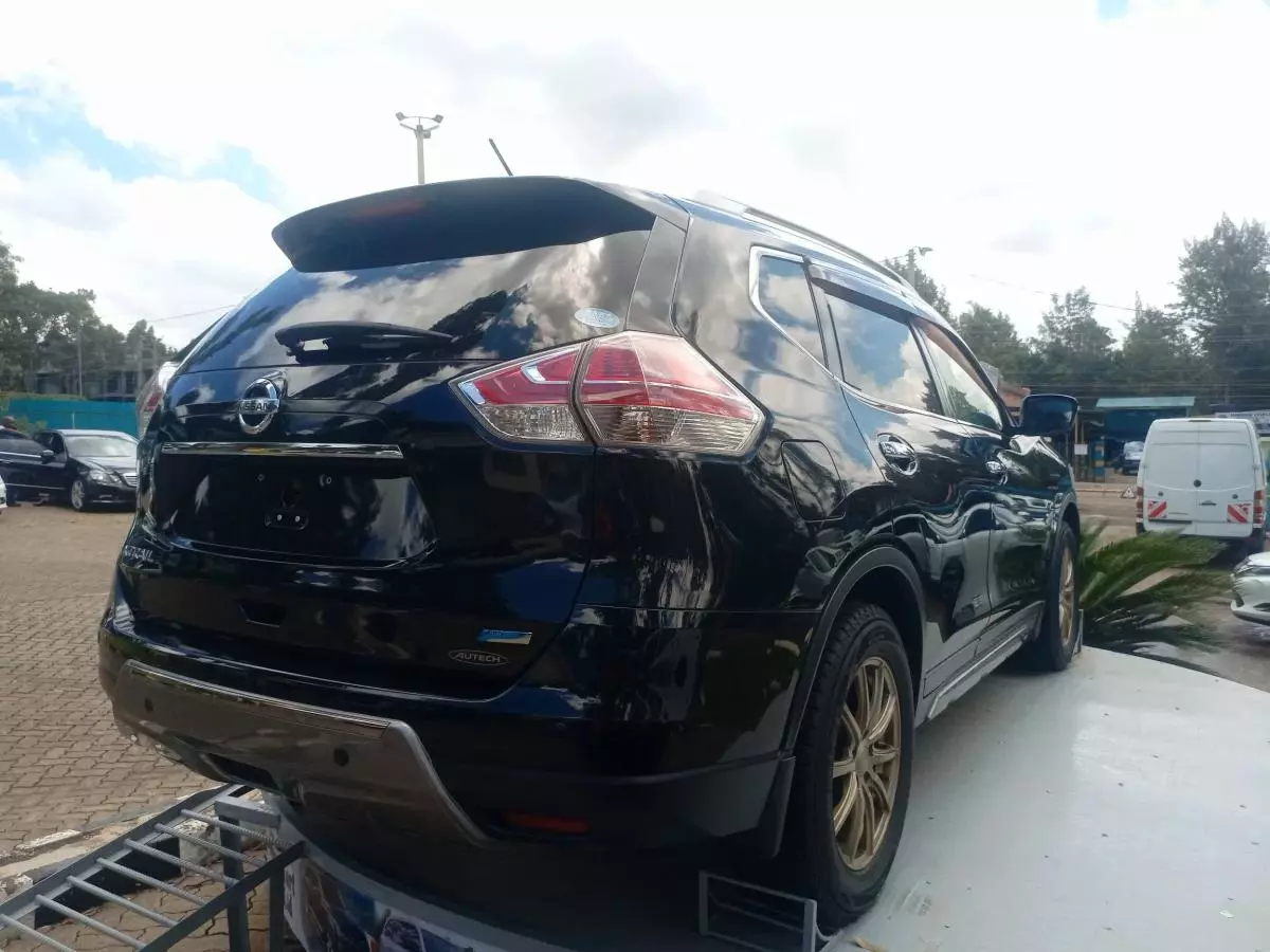 Nissan X-TRAIL   - 2015