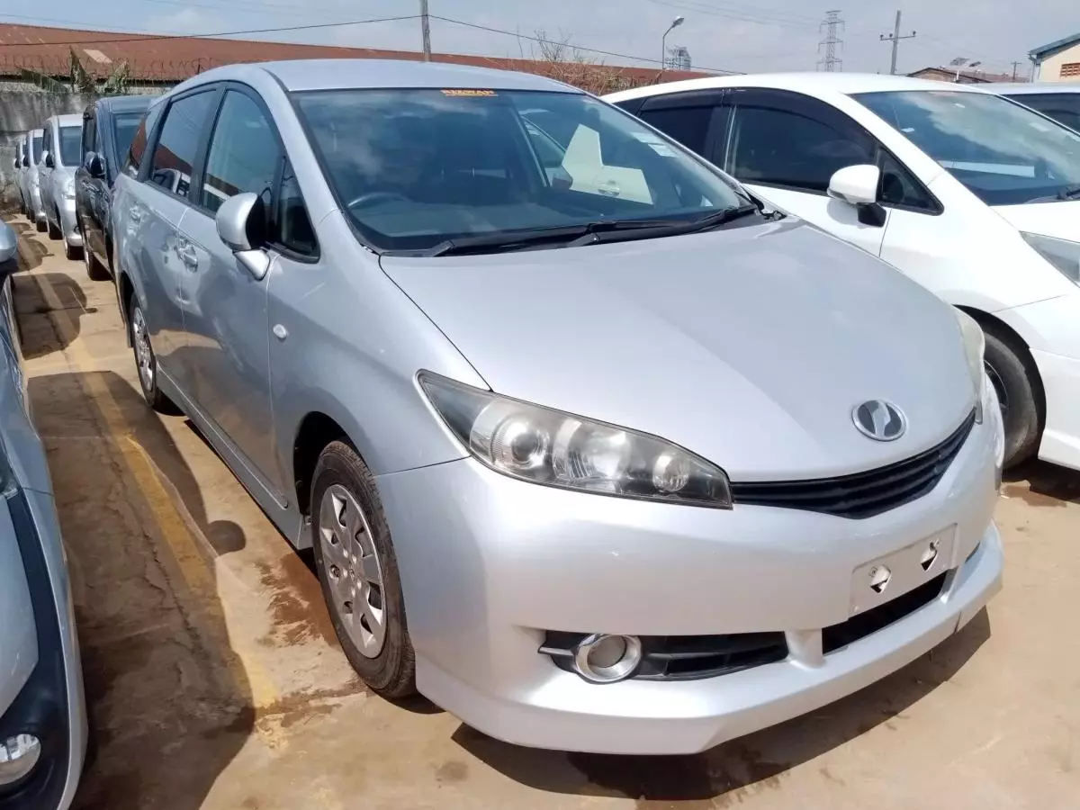 Toyota Wish   - 2011