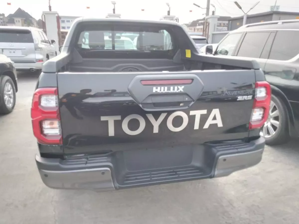 Toyota Hilux    - 2023