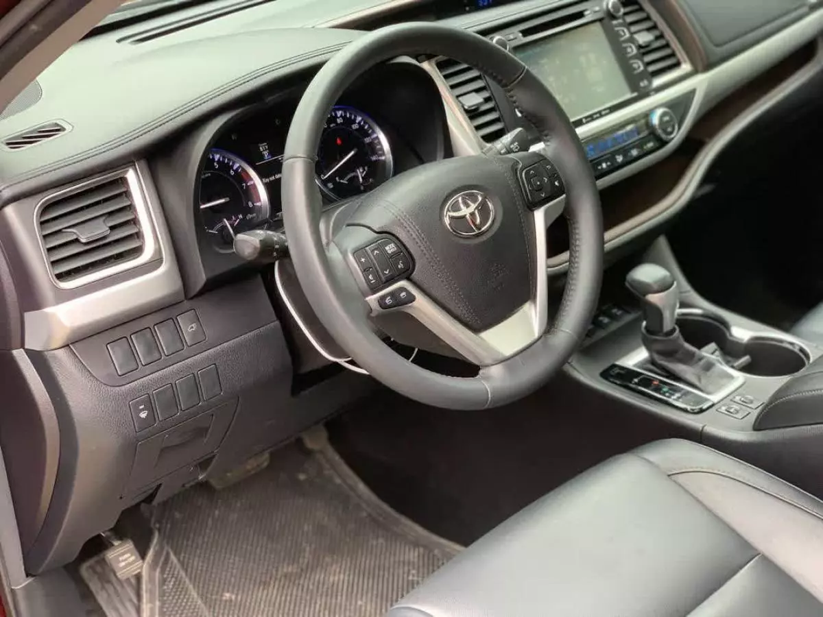 Toyota Highlander   - 2016