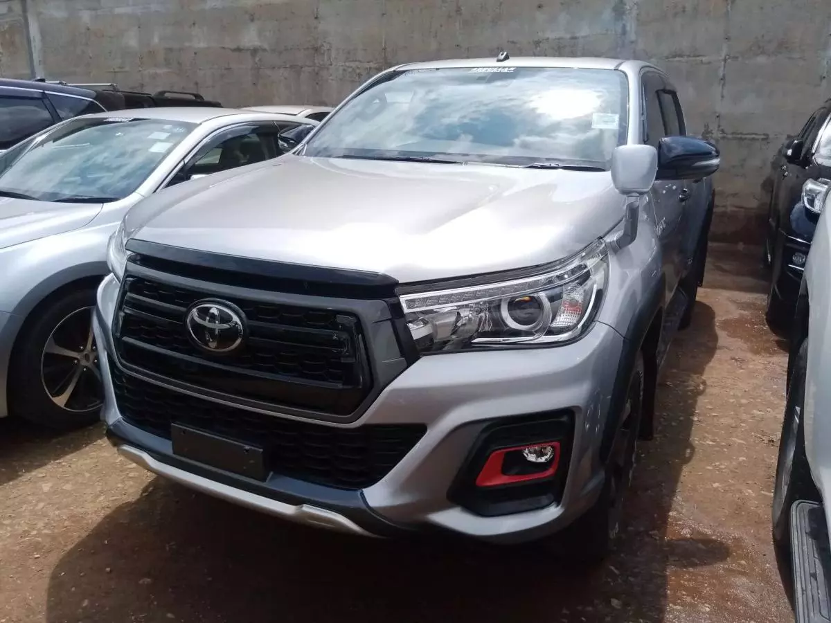 Toyota Hilux   - 2019