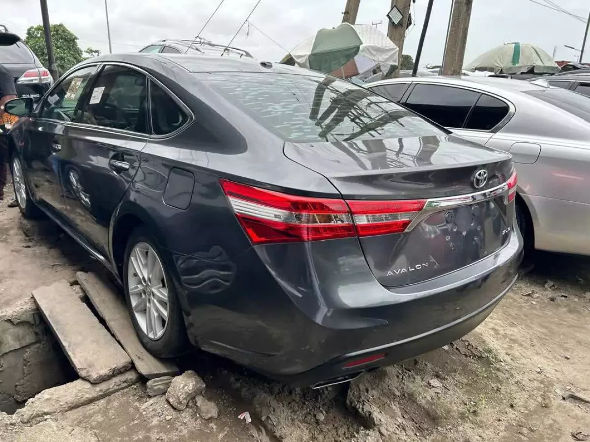 Toyota Avalon   - 2015