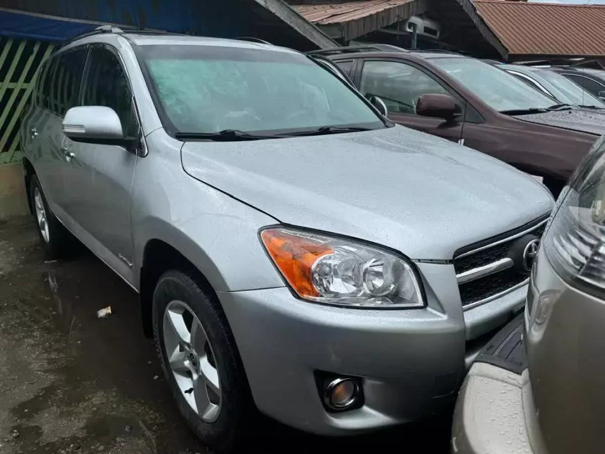 Toyota RAV 4   - 2012