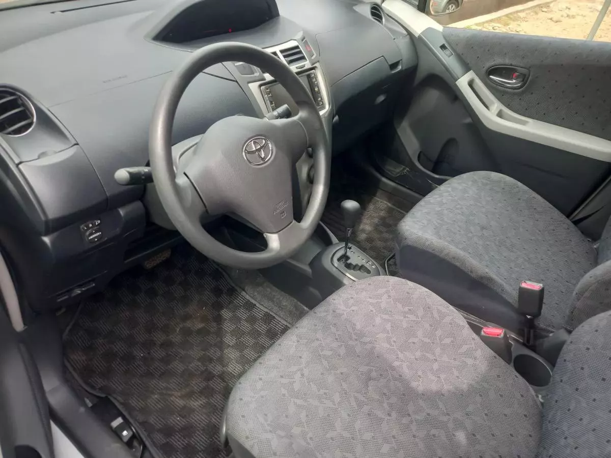 Toyota Vitz   - 2010
