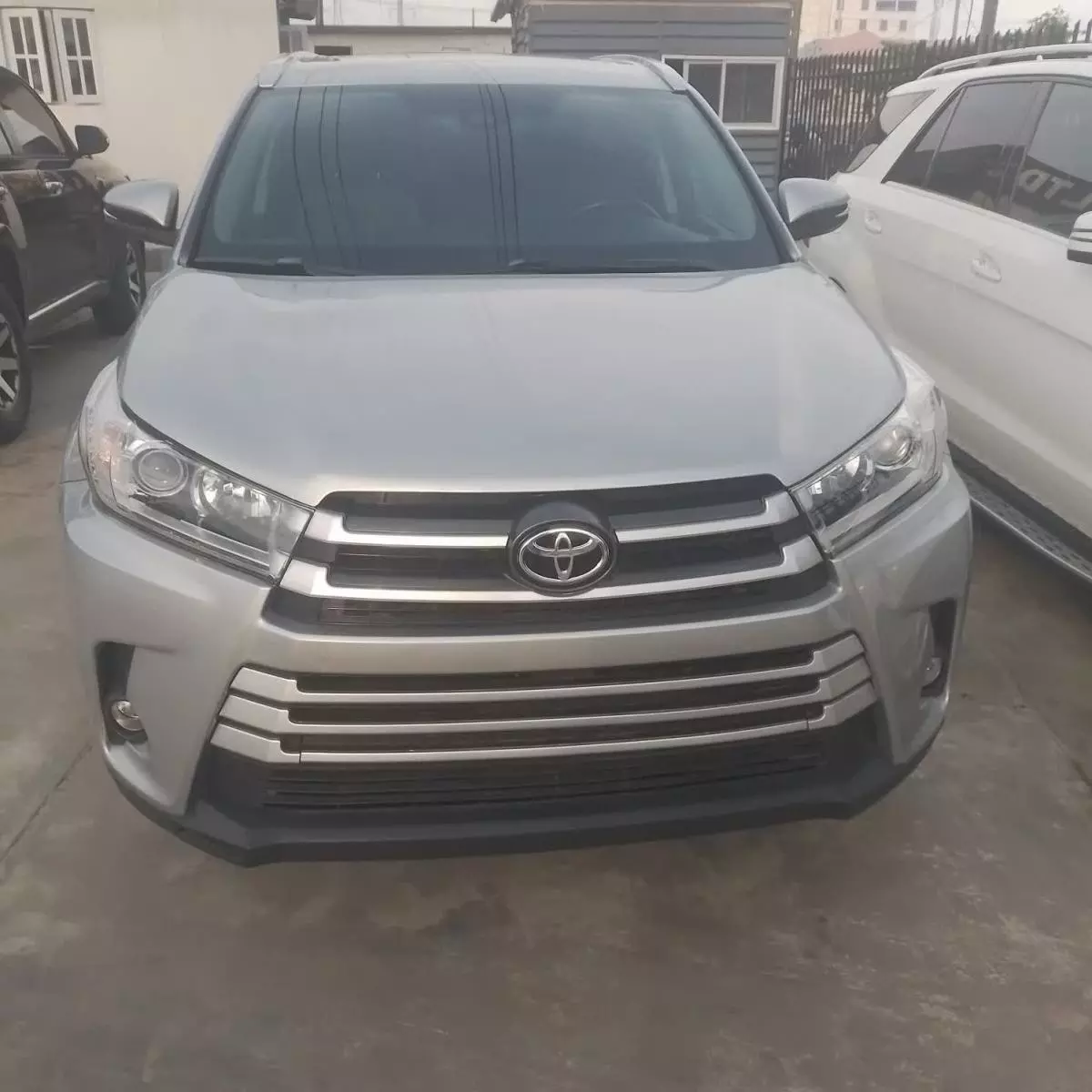 Toyota Highlander   - 2017