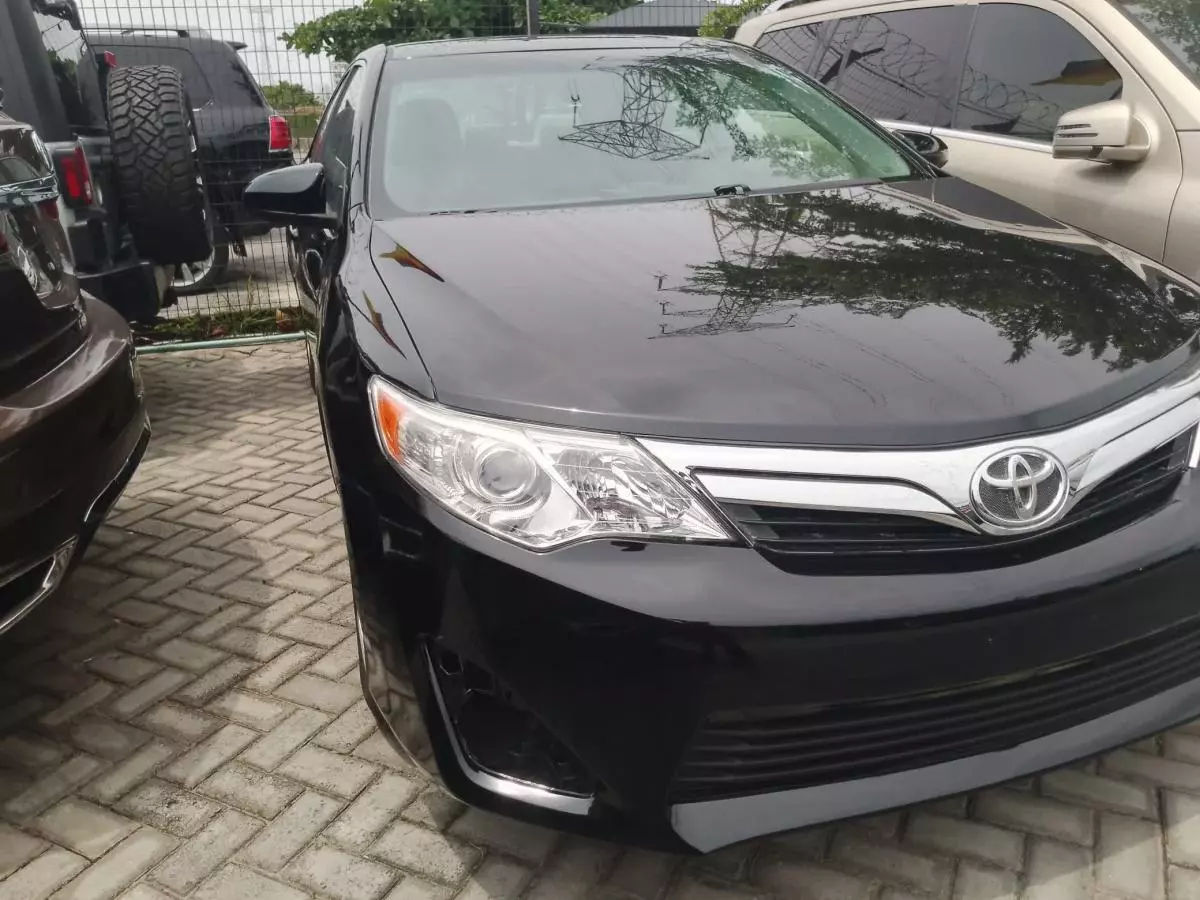 Toyota Camry   - 2014