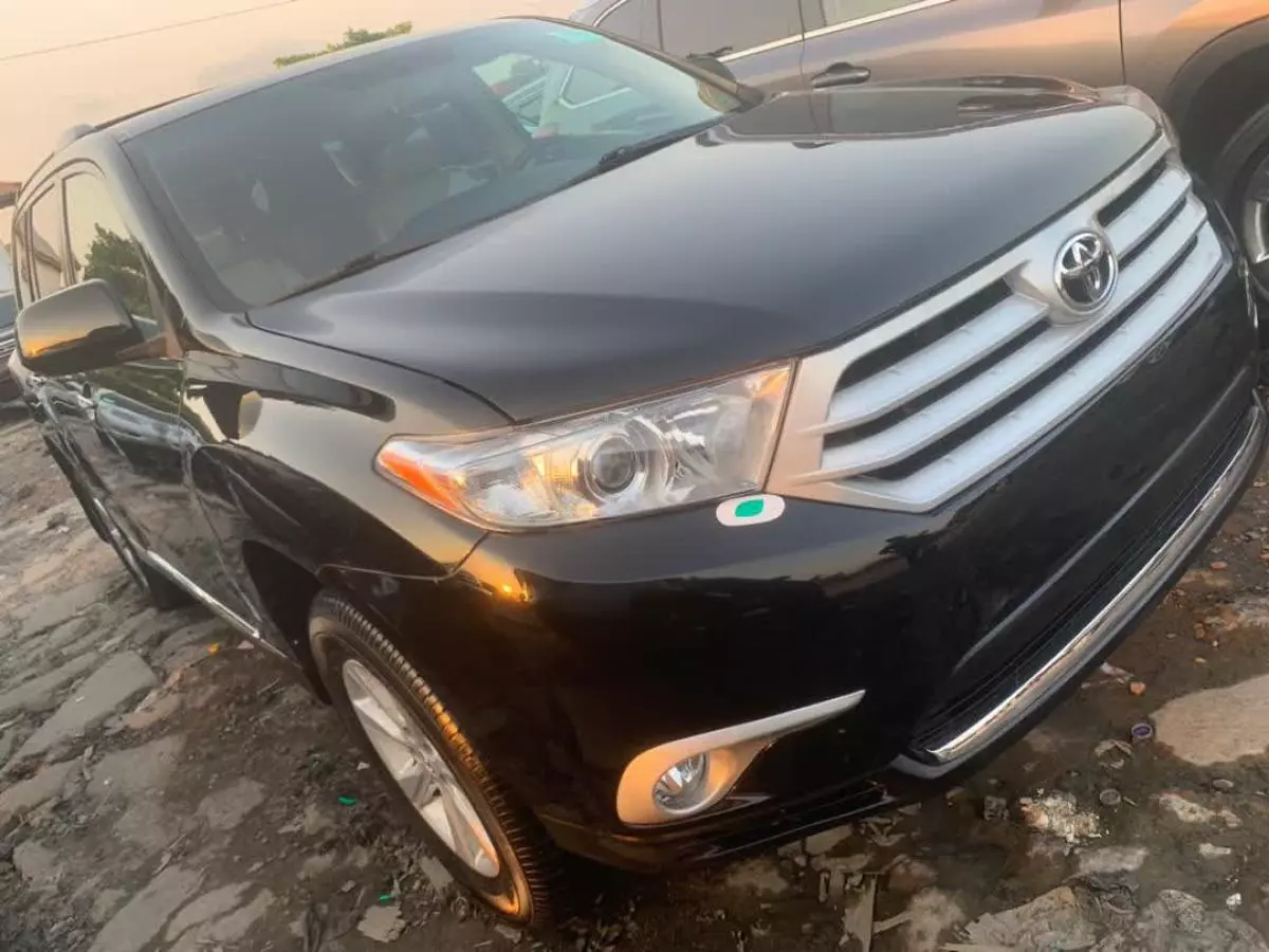 Toyota Highlander   - 2011