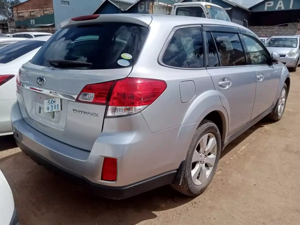 Subaru Outback   - 2010