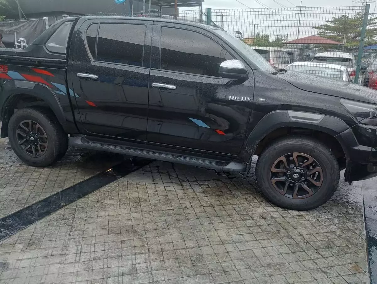 Toyota Hilux   - 2018