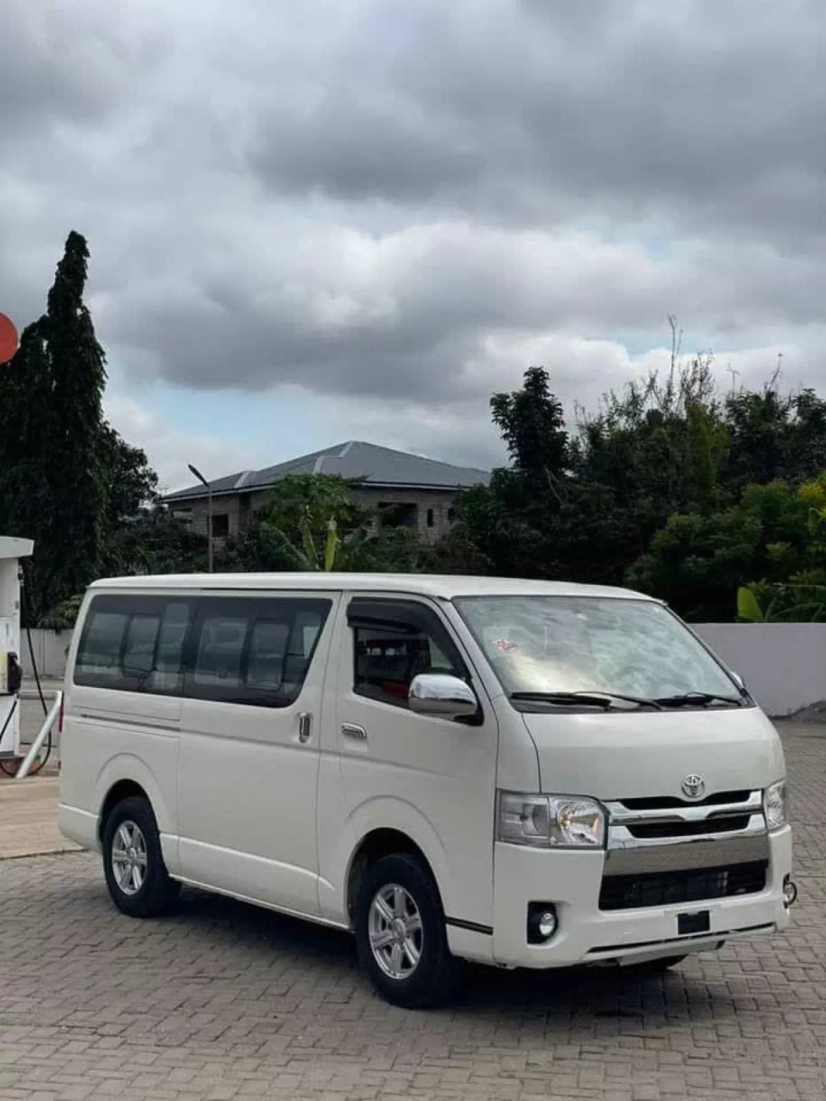 Toyota Hiace   - 2015