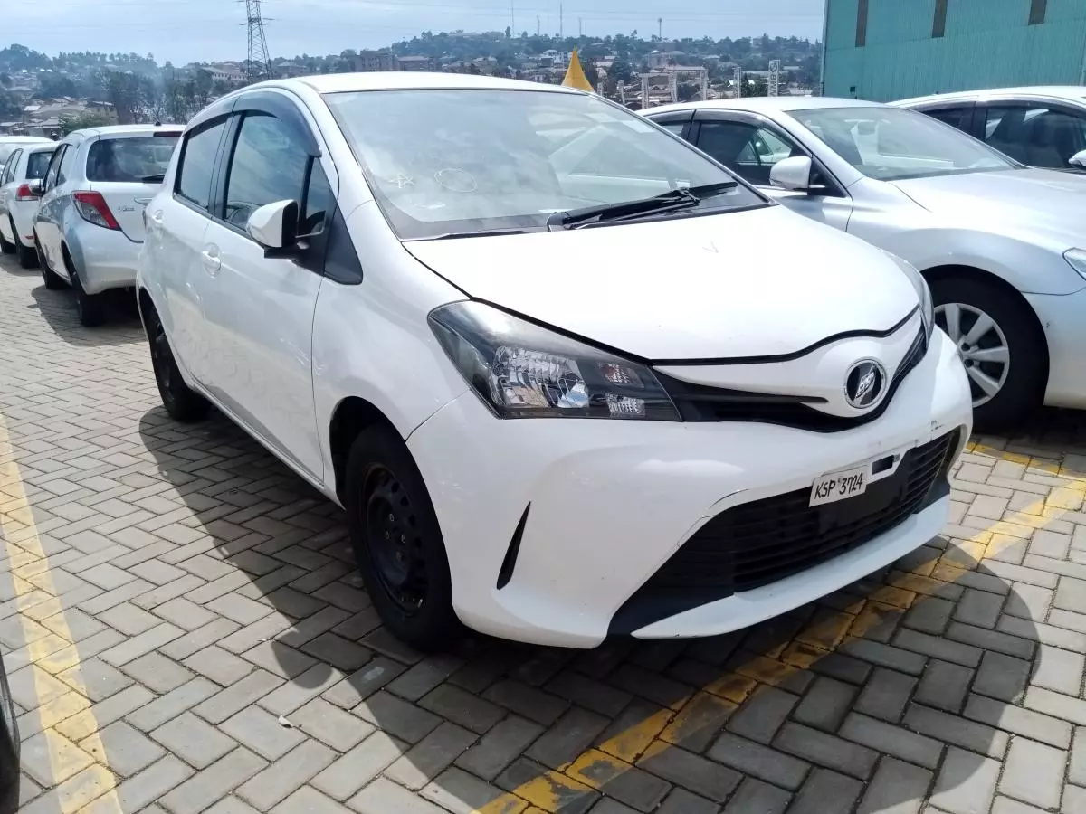 Toyota Vitz   - 2011