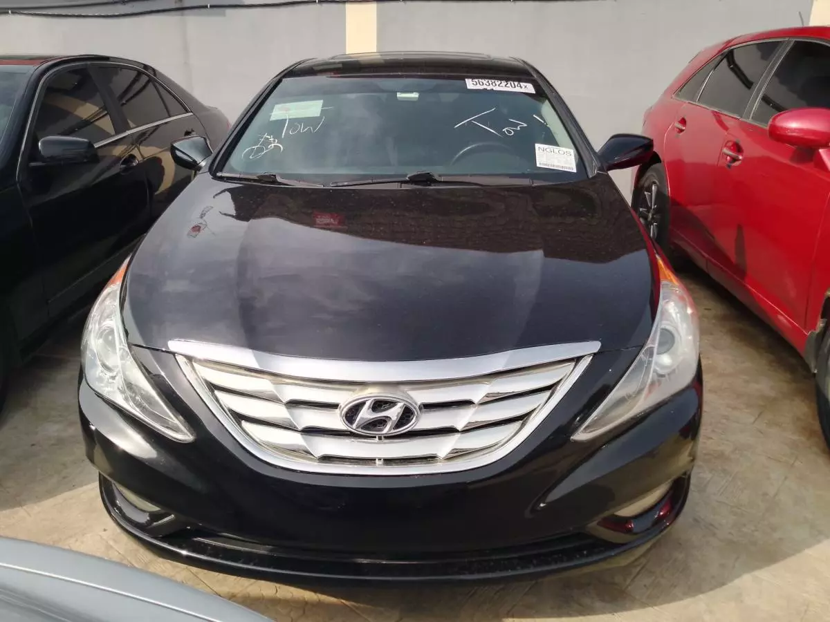 Hyundai Sonata   - 2013