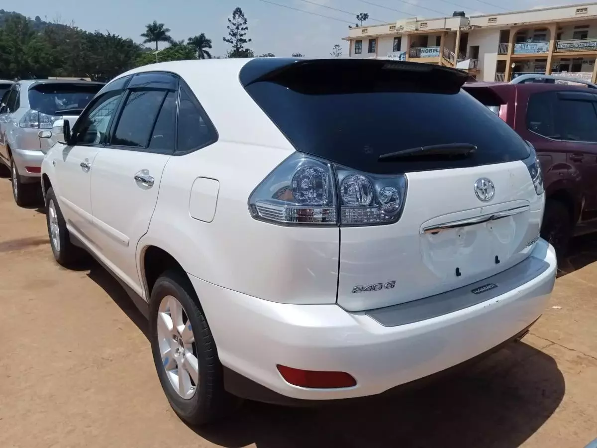 Toyota Harrier   - 2011