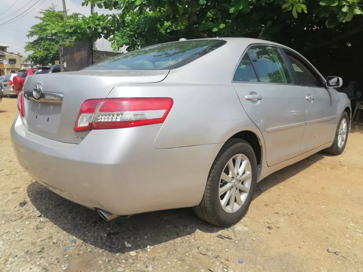 Toyota Camry   - 2011