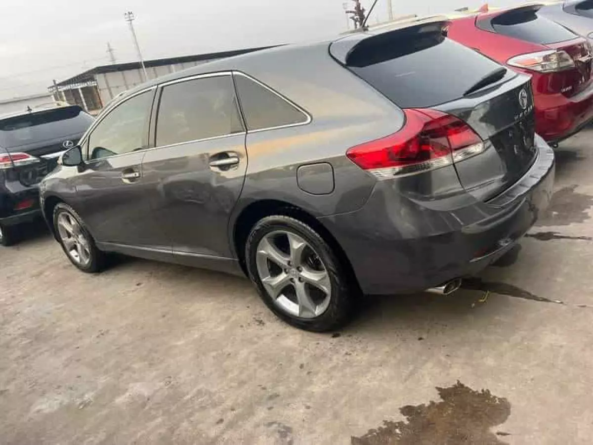 Toyota Venza   - 2013