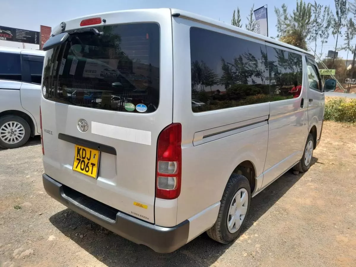 Toyota Hiace - 2015
