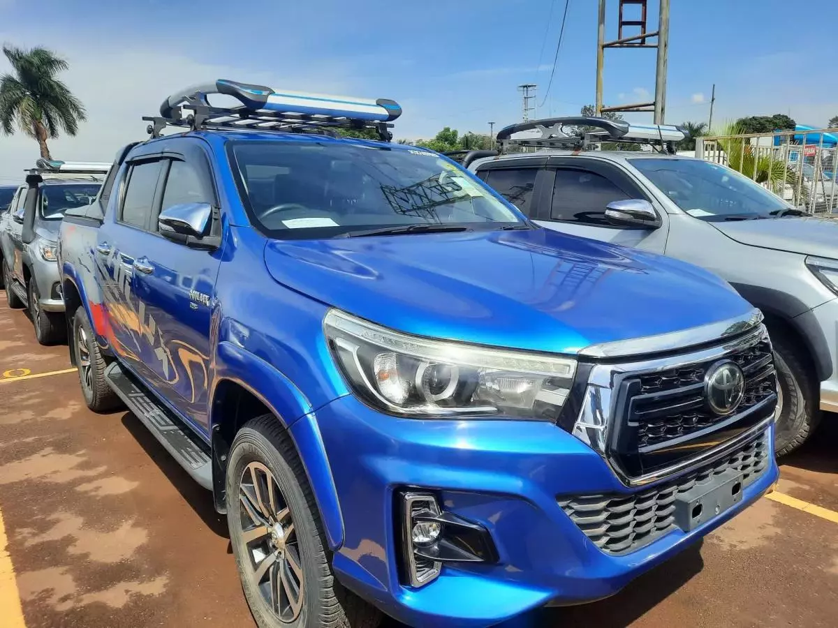 Toyota Hilux   - 2019