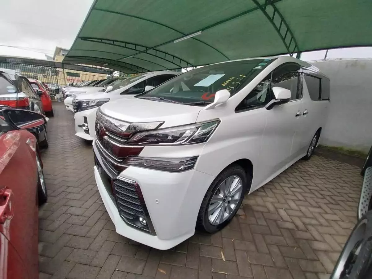 Toyota Alphard   - 2017