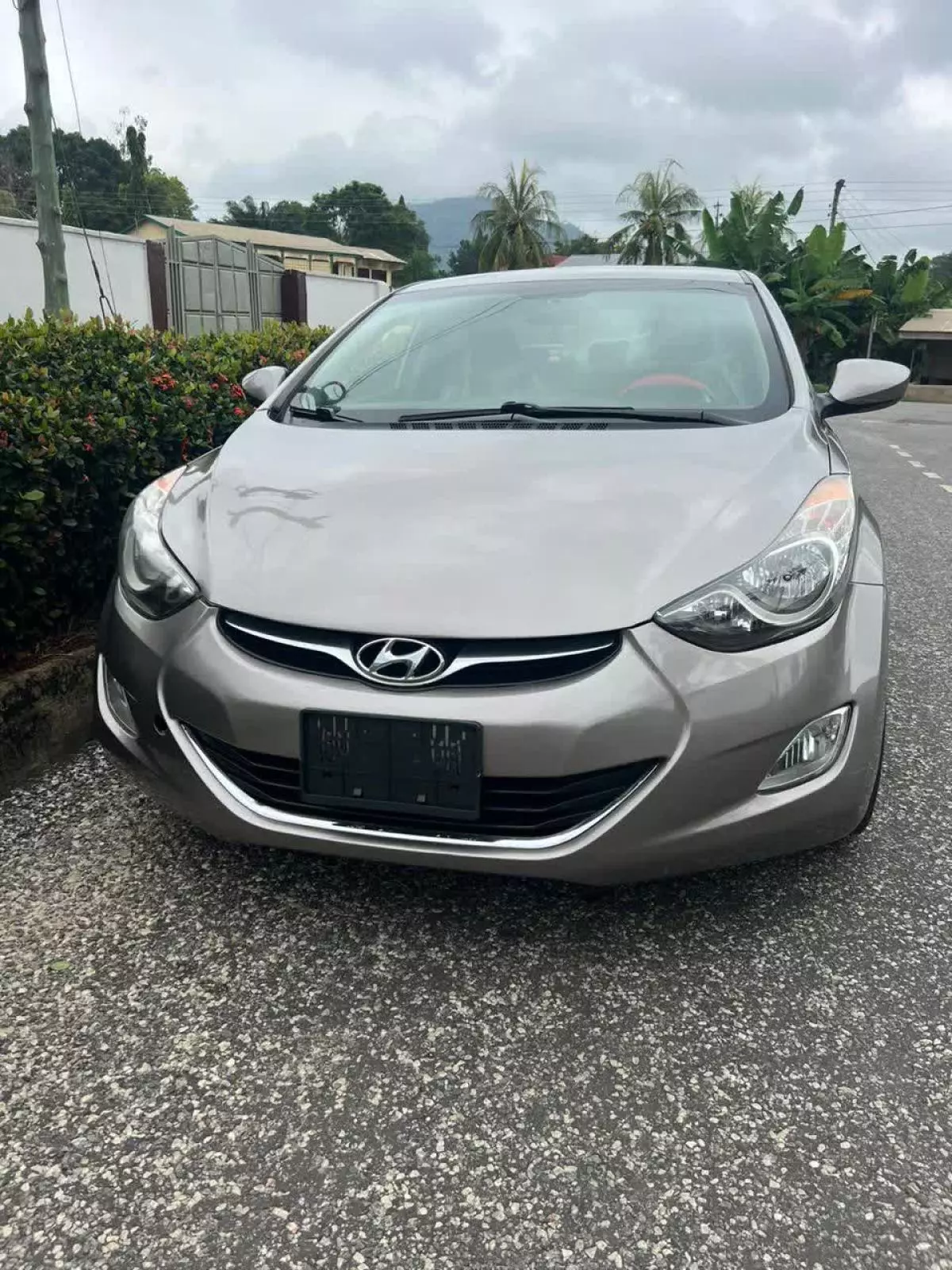 Hyundai Elantra   - 2013