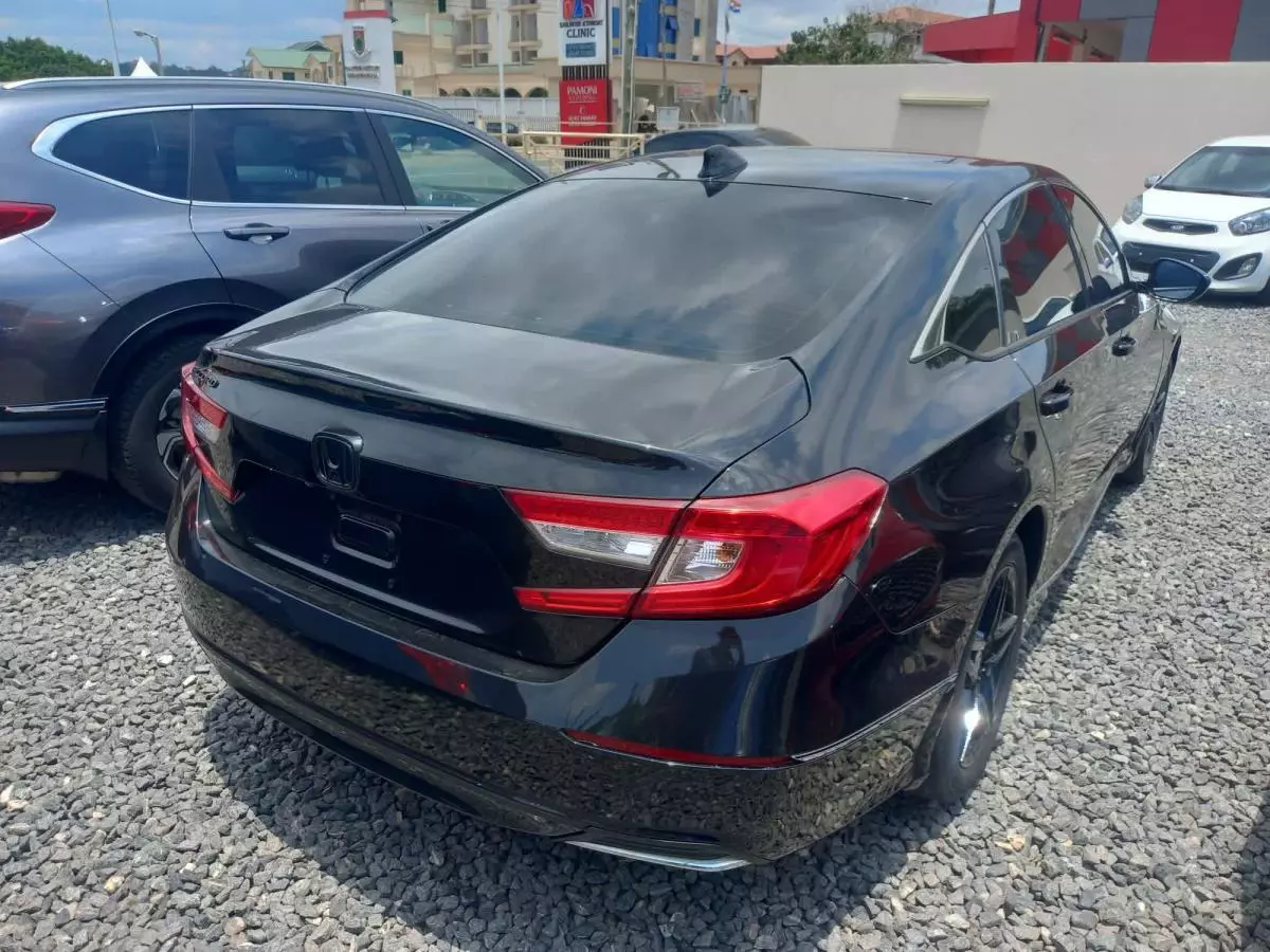 Honda Accord   - 2019