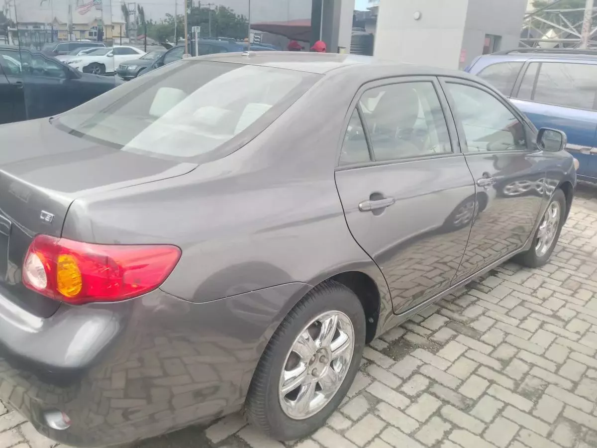 Toyota Corolla   - 2010