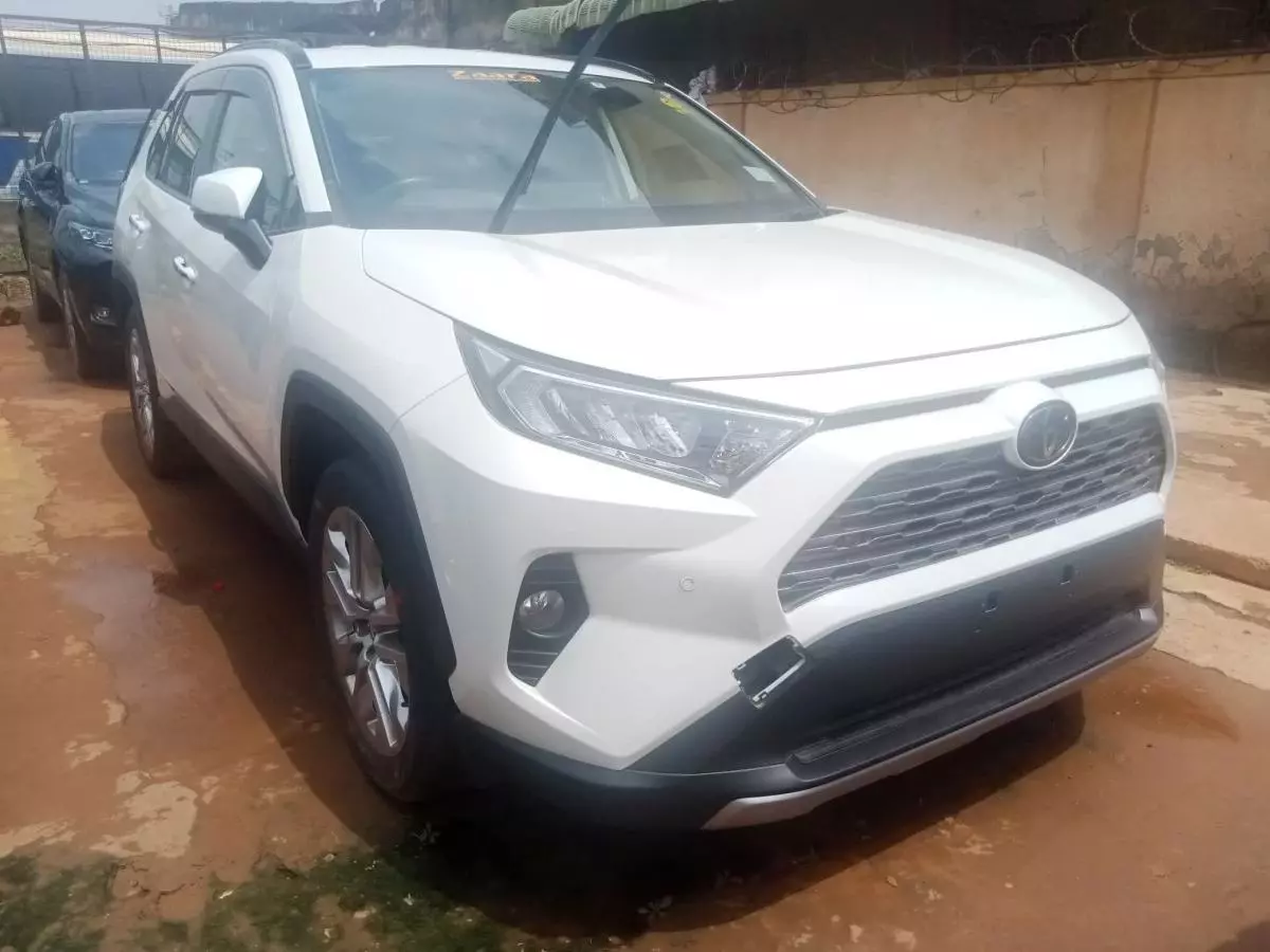 Toyota RAV 4   - 2019