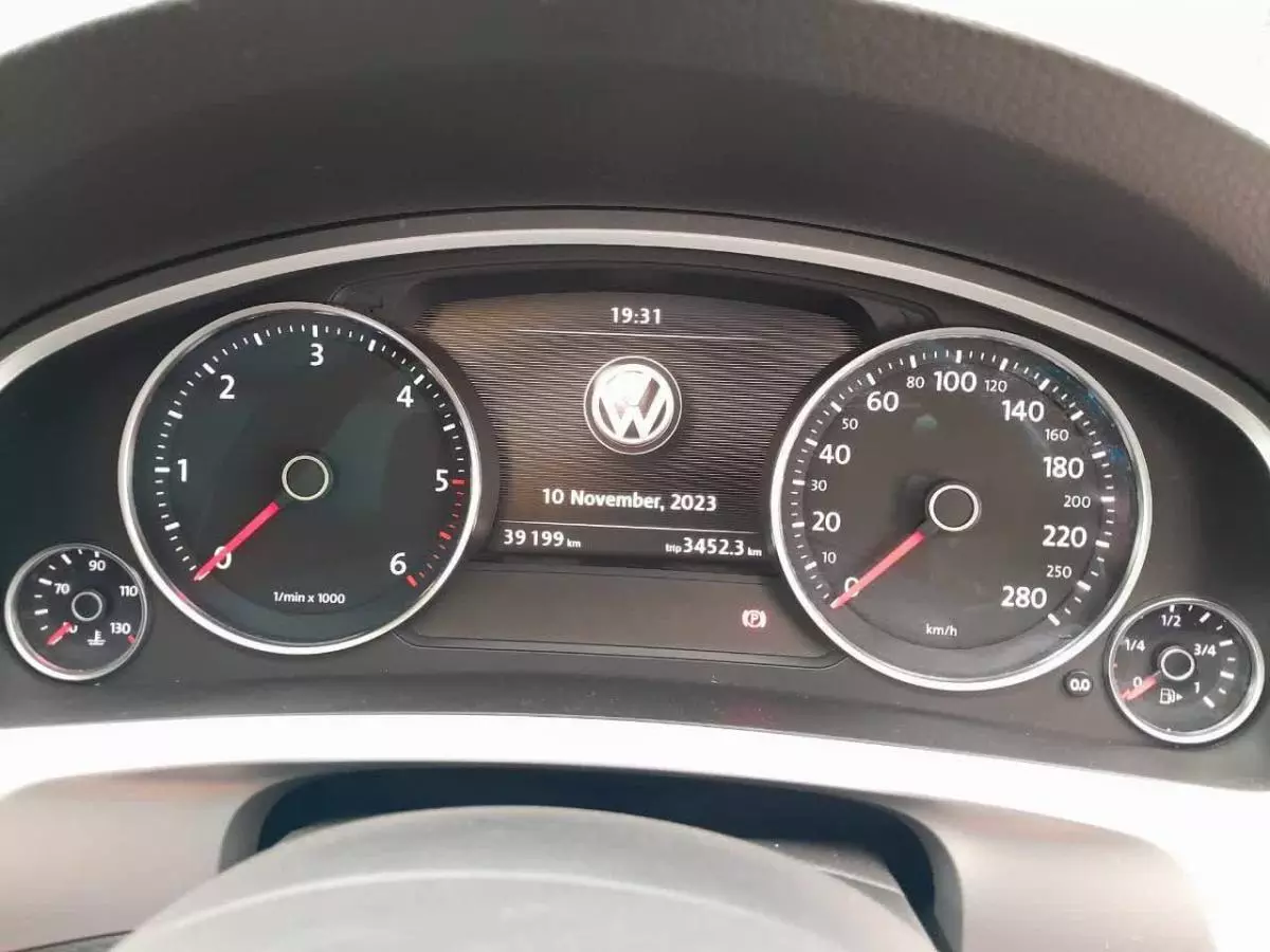 Volkswagen Touareg   - 2015