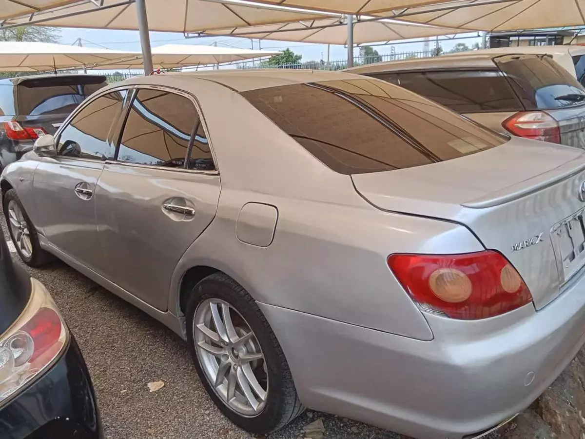 Toyota Mark X   - 2005