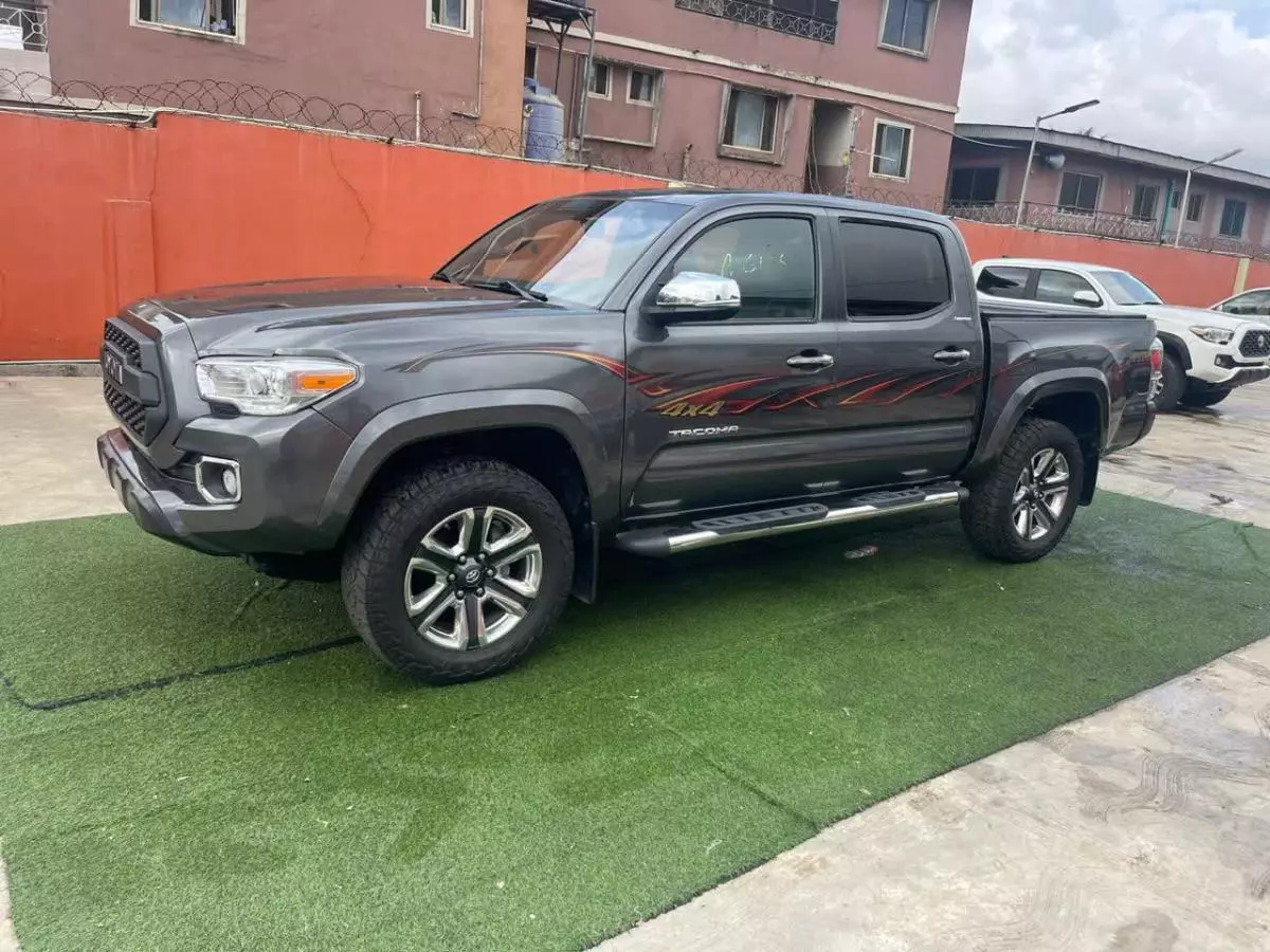 Toyota Tacoma   - 2016