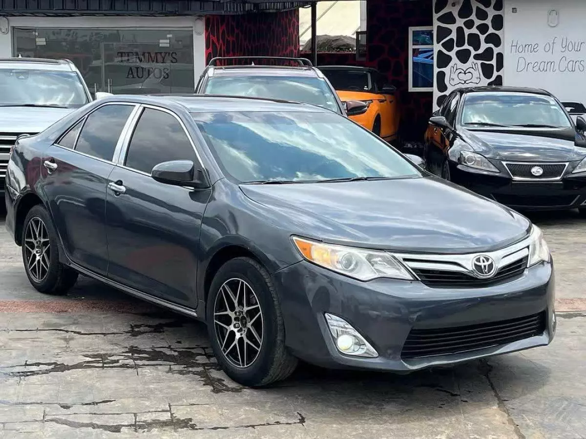 Toyota Camry   - 2012