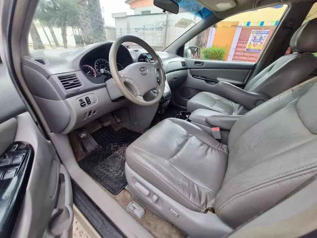 Toyota Sienna - 2005