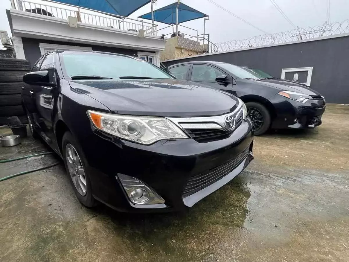 Toyota Camry   - 2014